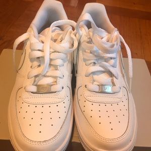 White Nike Air Force Ones Size 4.5 (boys)